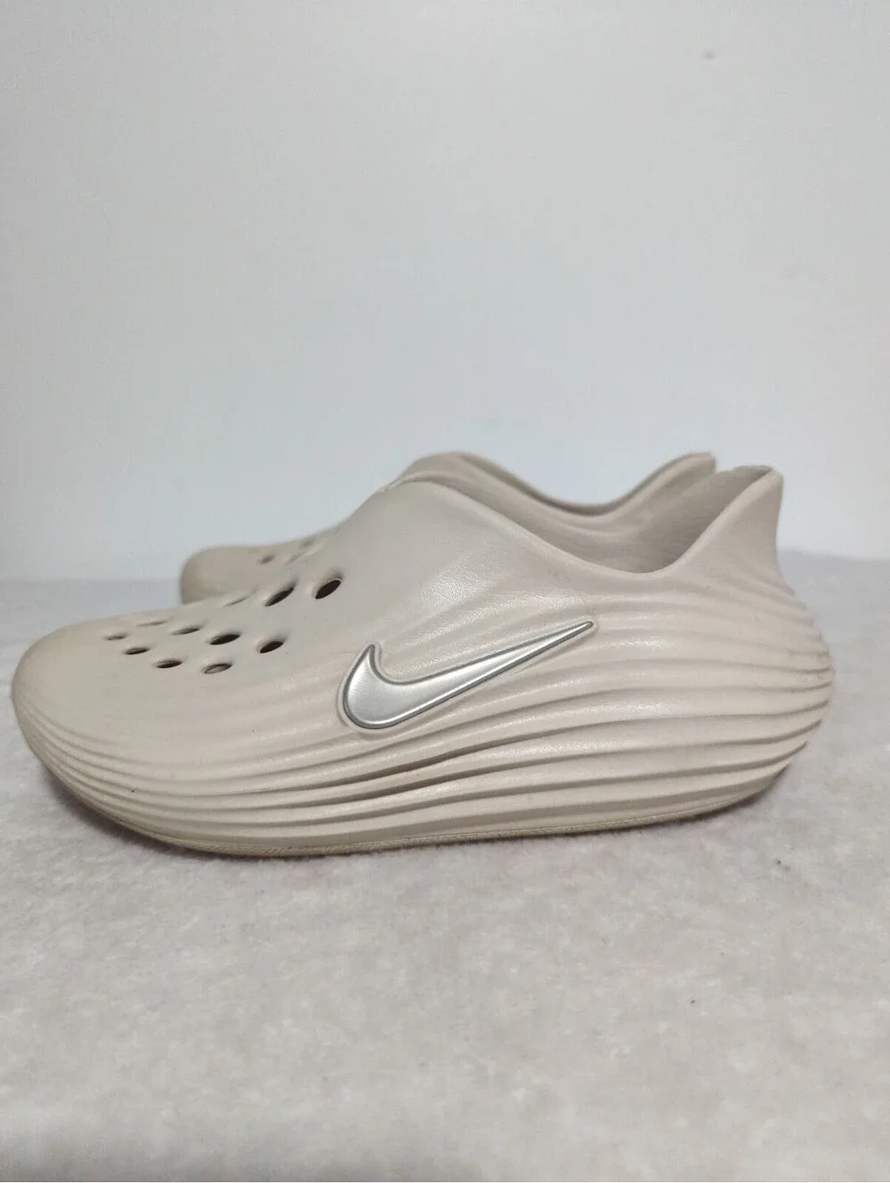 Nike ReactX Rejuven8 Kids Size 3Y Beige Foam Slip On Shoes